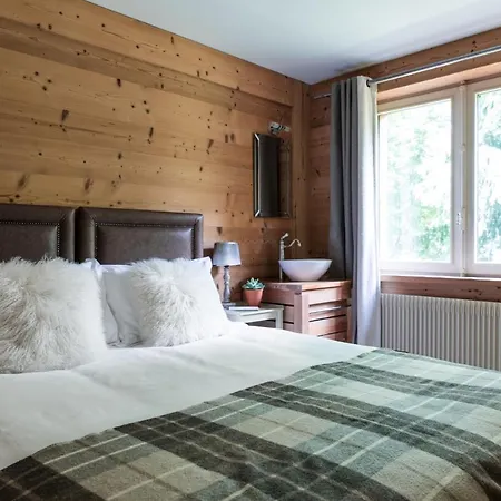 Pres Des Cimes Ski-in Ski-out Chalet *