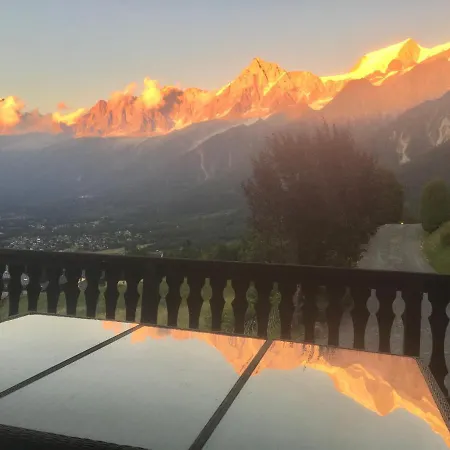 Pres Des Cimes Ski-in Ski-out Chalet