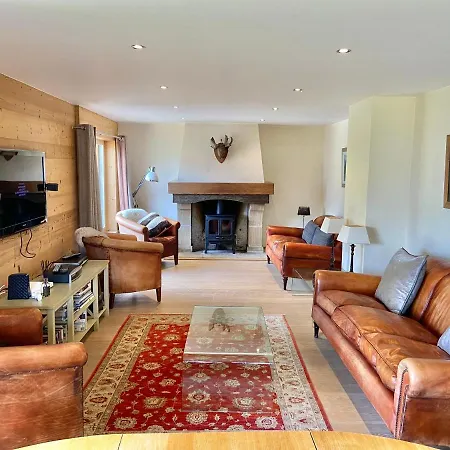 Pres Des Cimes Ski-in Ski-out Chalet