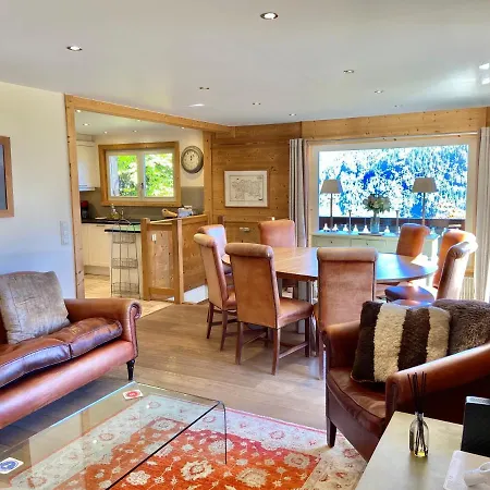 Pres Des Cimes Ski-in Ski-out Chalet *